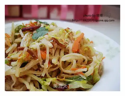Home-style fried cakes with shredded pork