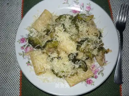 stir-fried macaroni with vegetables