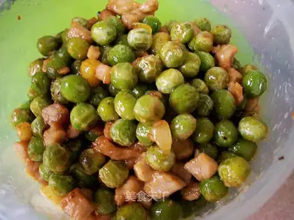 diced pork with peas