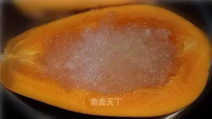 Stewed bird's nest with papaya rock sugar