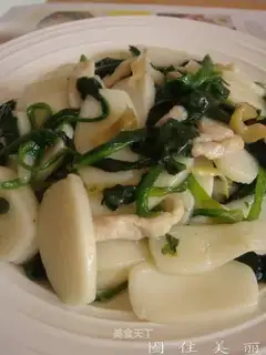 stir-fried rice cake with spinach