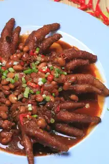 Steamed chicken feet with Laba beans