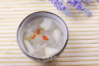 Tremella pear soup