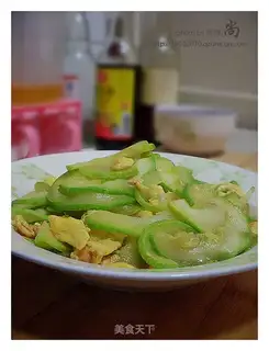 Scrambled eggs with zucchini