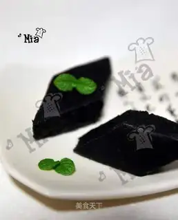 Fragrant sesame cake