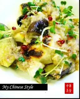 Rice cake with lotus root and radish paste