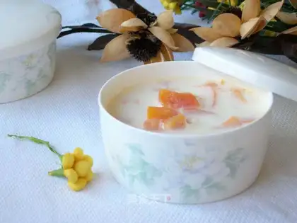 Stewed papaya with milk