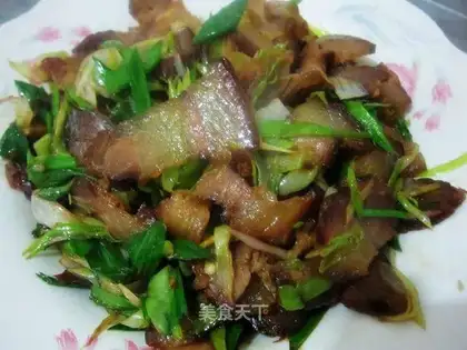 fried bacon with green garlic