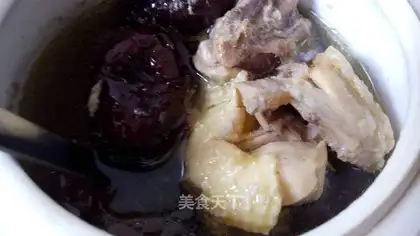 Chicken soup with red dates