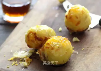 Garlic milk and potatoes