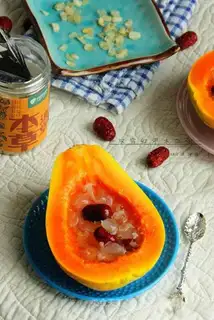 Two snow-tree papaya boats
