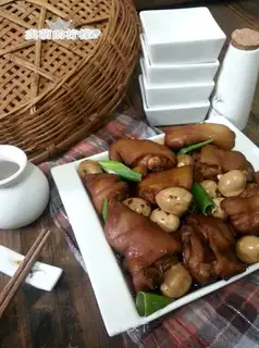 Pig's feet and eggs