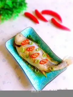 Red-burned yellow fish