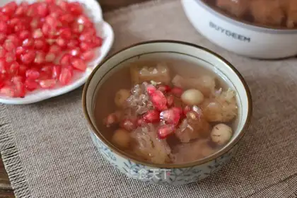 The silver ear of the pomegranate