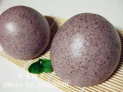Purple rice buns