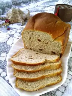 Old raisin bread
