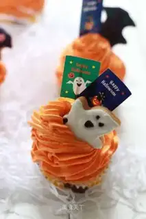 "Hallow Turns Sugar Cupcake."