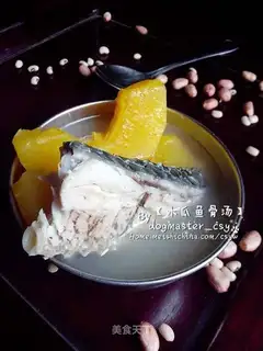 Pumpkin fish bone soup