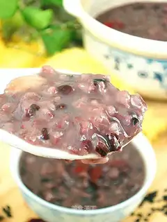 Red-blooded black-meat porridge
