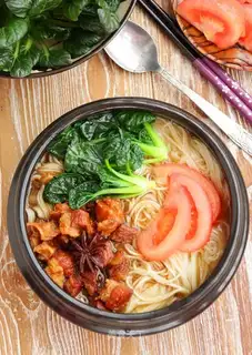 Red beef noodles