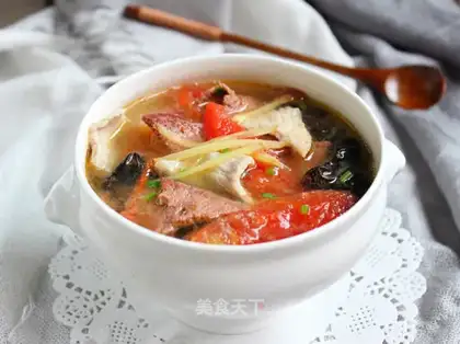Tomato pork and liver soup