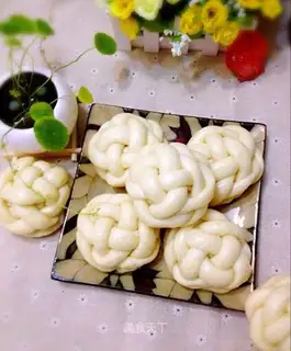 The embroidery bun