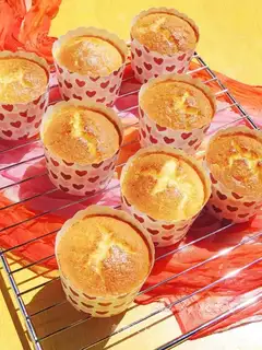 Honey milk cupcakes