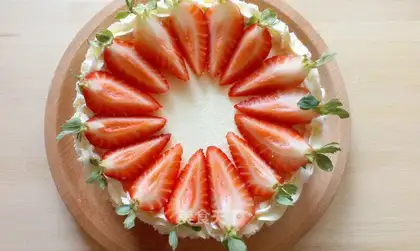 Strawberry cream cake