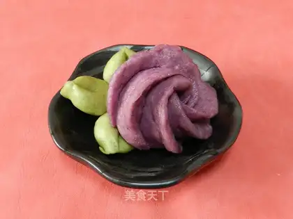 Purple rose rolls