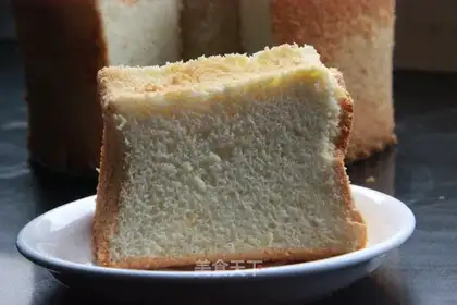 Yogurt chili cake
