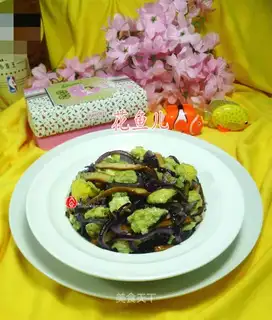Scrambled onion fried eggs