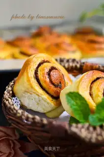 Cinnamon rolls