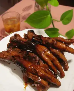 Stone pot and coke claws