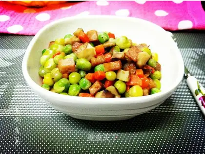 Peas and ham and mushrooms