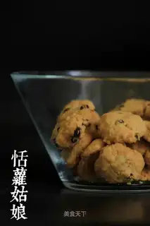 Blue can of cookies