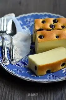 Sour cream blueberry cake