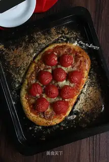 Tomato bacon pizza