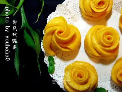 Pumpkin rose roll