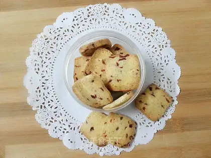 Home making cranberry cookies