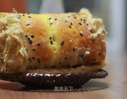 Make a meat pine roll with a cold Chinese and a liquid