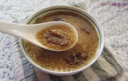 Red sugar rice congee