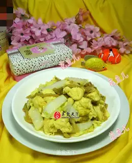 Squeeze eggs and cabbage