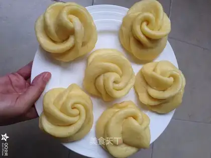 Rose buns