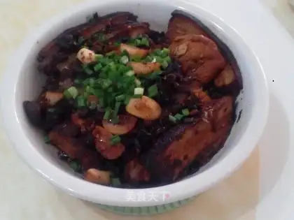 Steam meat in dried vegetables