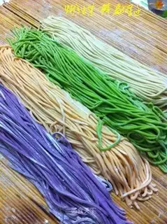 Color noodles