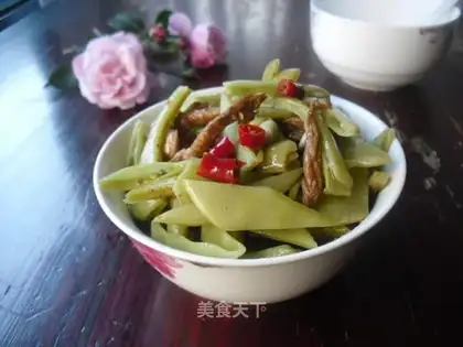 Sour lentils fried meat