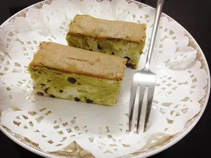 Tea and honey cake