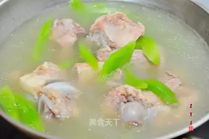Pork bone soup