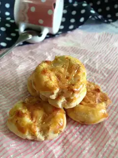 A cheese cookie