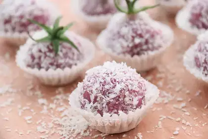 Coconut-cracker